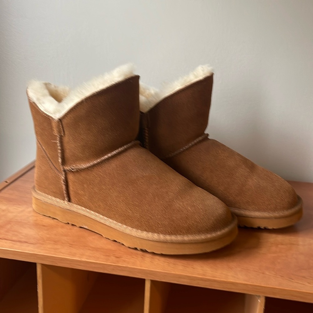 Lamo Sherpa lined brown leather boot